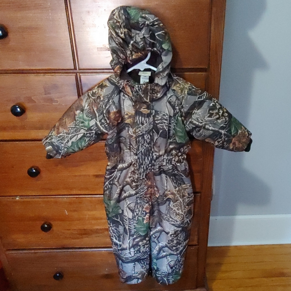 Cabellas Camo snowsuit